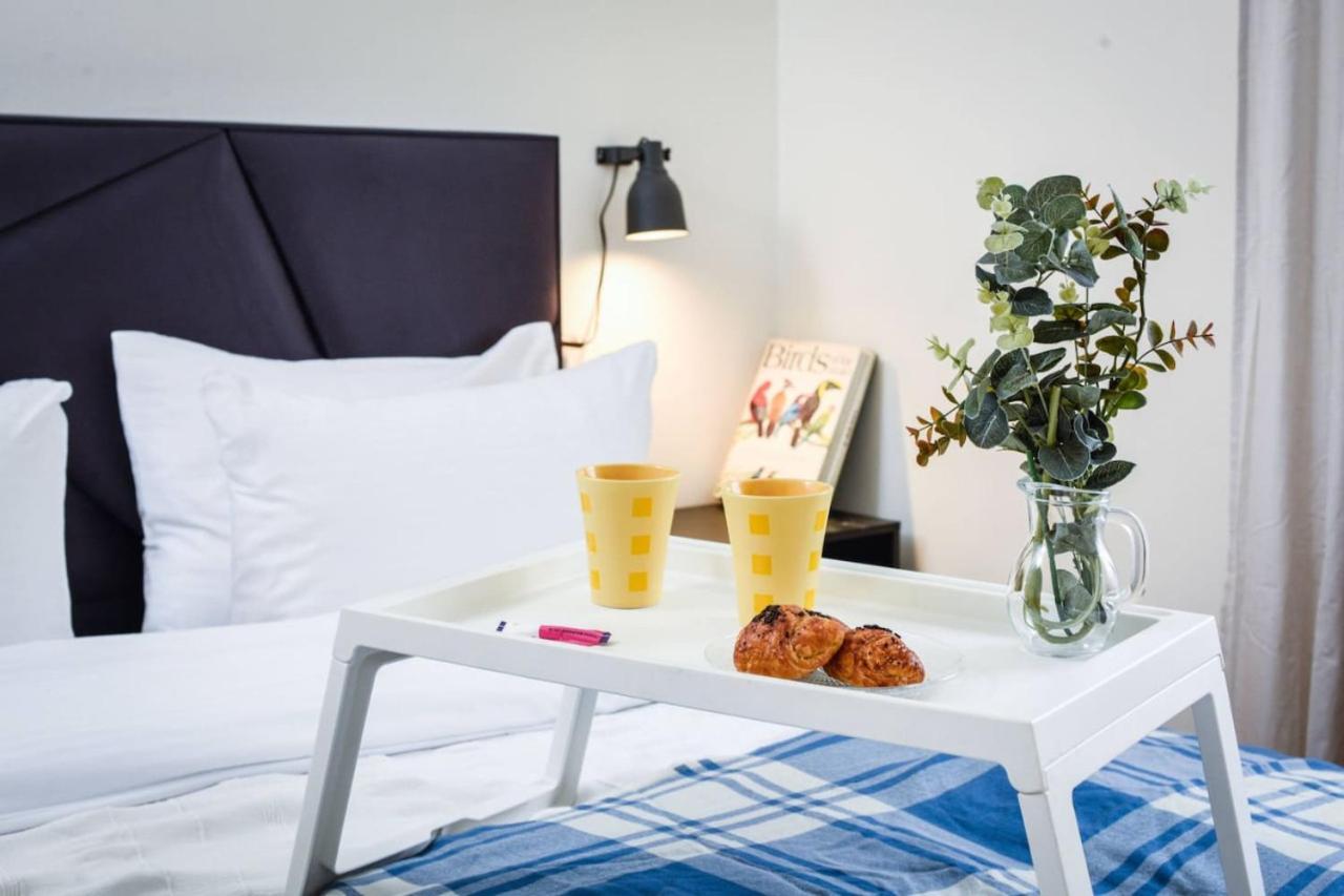 Charming 1br W Balcony In The Heart Of Tlv With Mamad By Sea N' Rent *