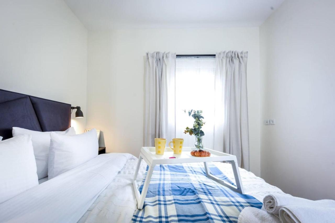 Charming 1br W Balcony In The Heart Of Tlv With Mamad By Sea N' Rent Tel-Aviv